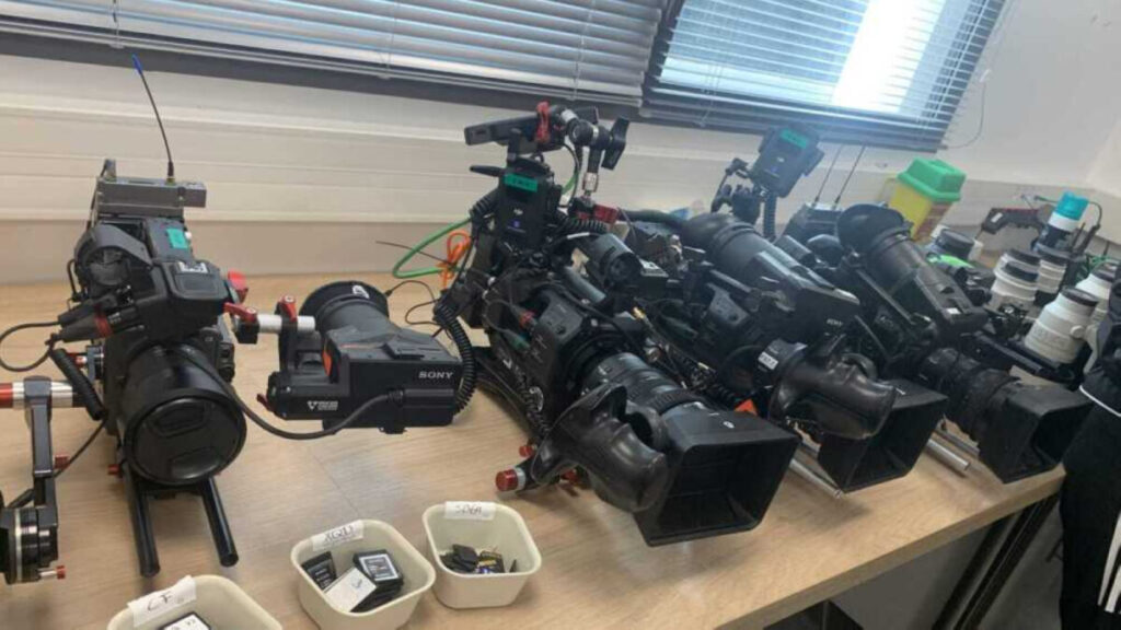 Des airpods permettent d'arrêter des voleurs de matériel de tournage