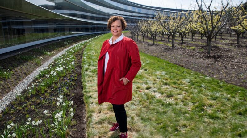 Apple annonce le départ de ses dirigeantes Lisa Jackson et Kate Adams