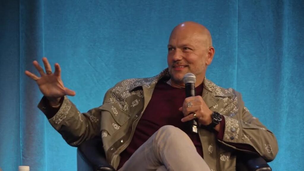 Tony fadell critique l'ia d'apple et regrette l'abandon de l'apple car Tony fadell critique l'ia d'apple et regrette l'abandon de l'apple car
