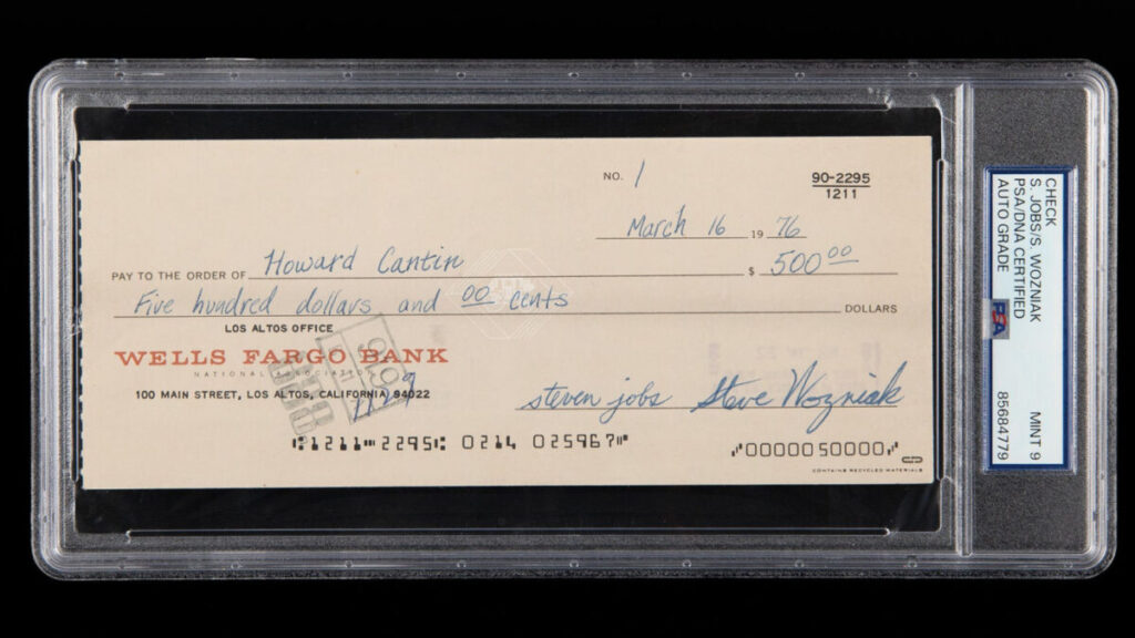 Enchères d'objets de steve jobs, dont son bureau et un chèque