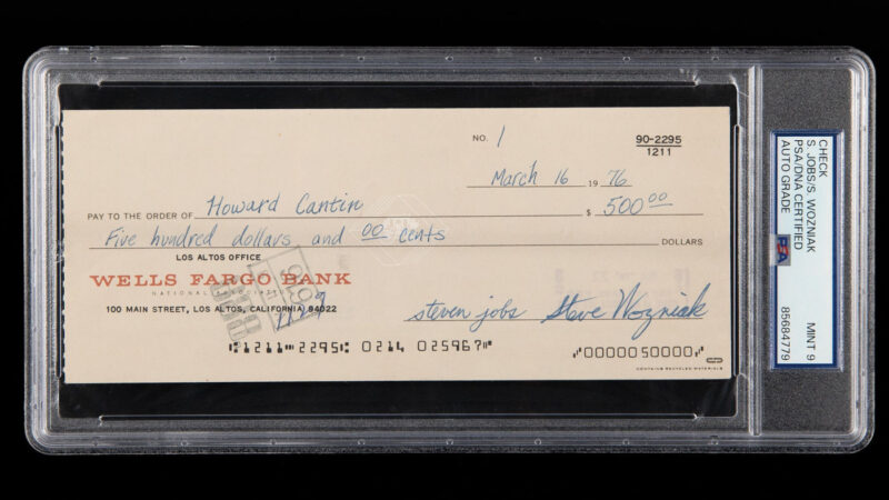 Enchères d&rsquo;objets de steve jobs, dont son bureau et un chèque