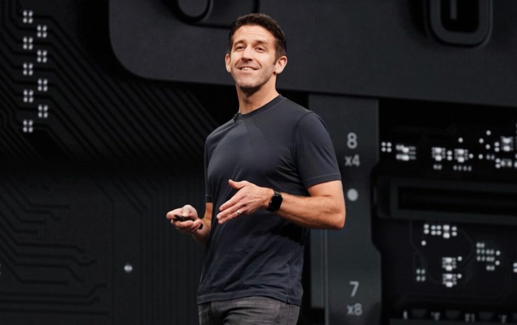 John ternus prend la tête du design chez apple