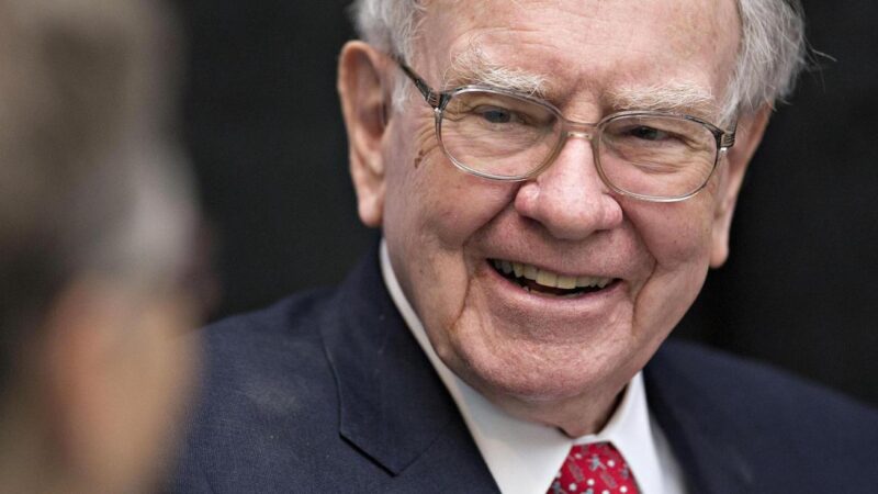 Berkshire hathaway réduit sa participation dans apple après le départ de warren buffett
