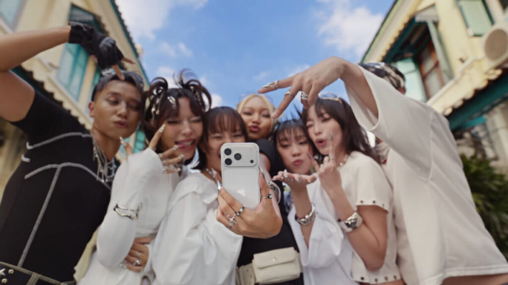 Iphone 17 met en avant les selfies de groupe Iphone 17 met en avant les selfies de groupe