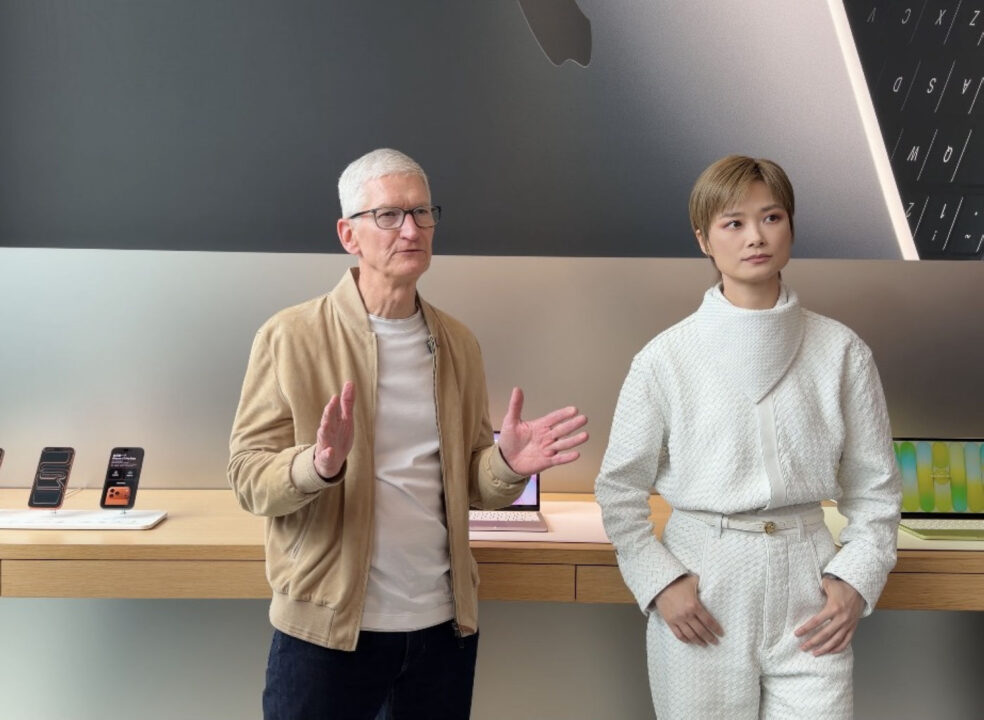 Tim cook célèbre les 50 ans d'apple en chine