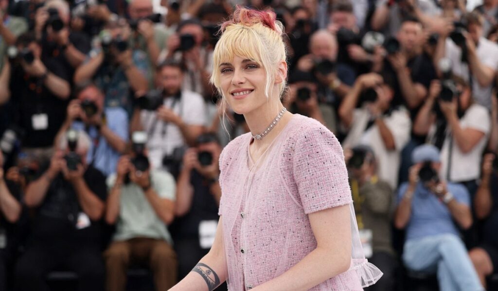 Kristen stewart incarne sally ride dans la série the challenger