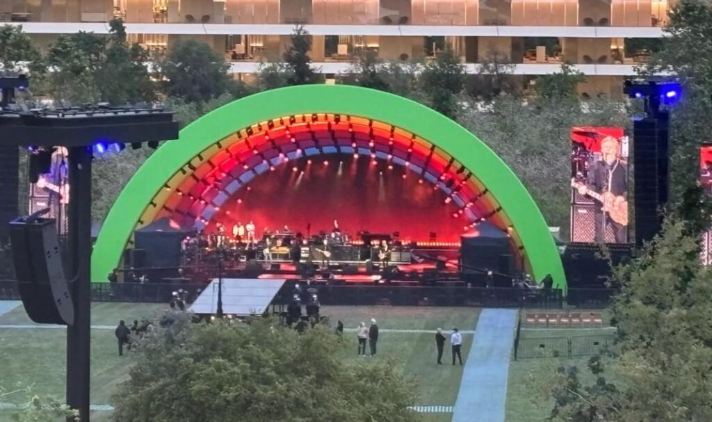 Paul mccartney célèbre les 50 ans d'apple avec un concert à apple park