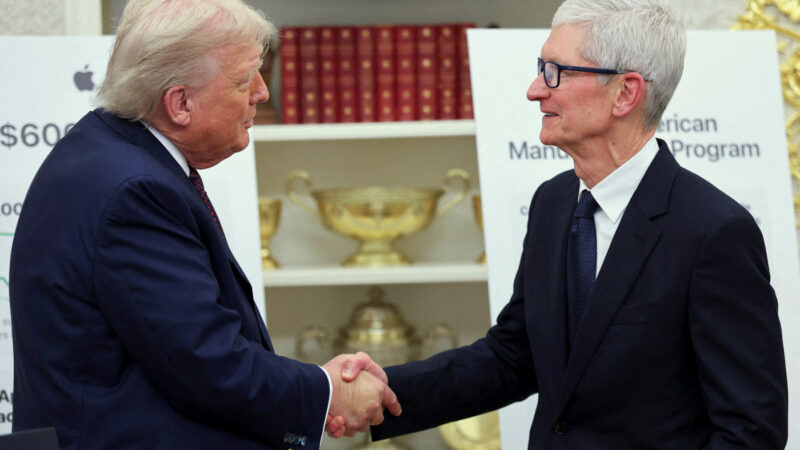 Donald trump rend hommage à tim cook avant son départ d&rsquo;apple