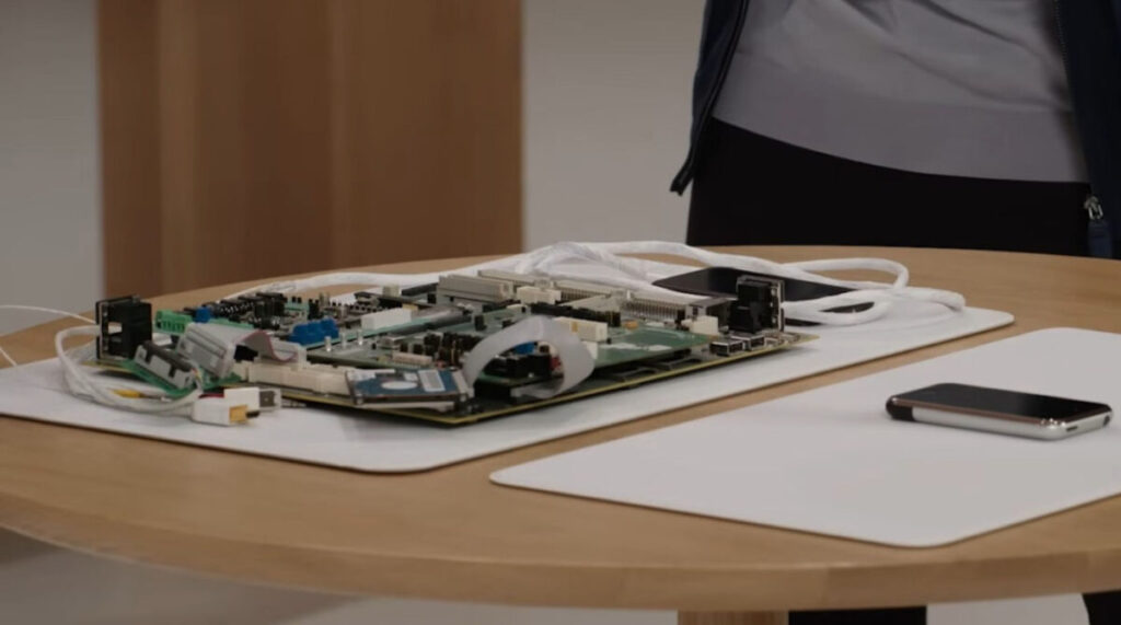 Tim cook dévoile des prototypes rares d'apple pour son 50e anniversaire Tim cook dévoile des prototypes rares d'apple pour son 50e anniversaire