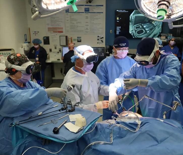 Lapple vision pro utilise pour la premiere chirurgie de la cataracte