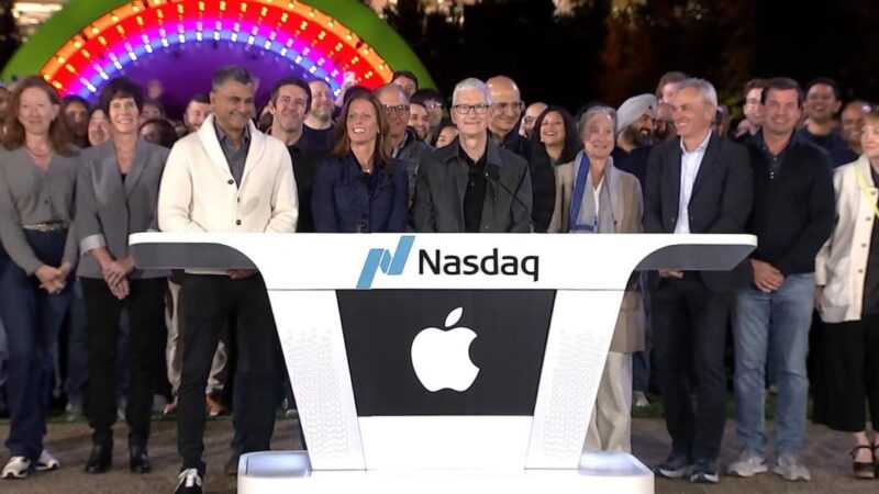 Apple célèbre ses 50 ans avec Tim Cook au Nasdaq