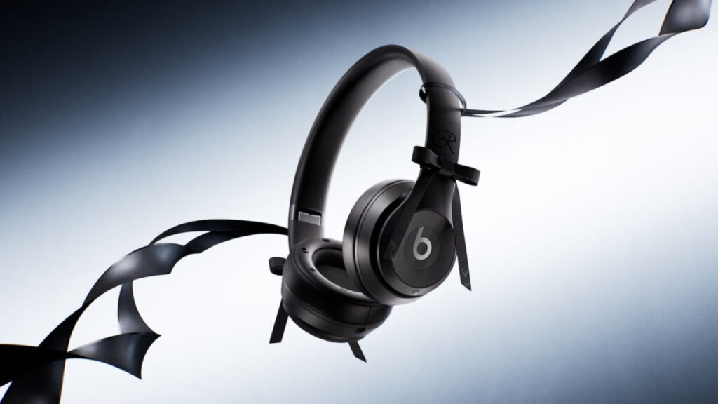Beats lance un casque solo 4 noir avec jennie et un câble usb-c de 3 mètres