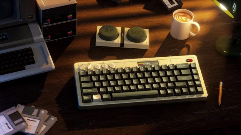 8bitdo célèbre l&rsquo;apple ii avec un clavier mécanique rétro en édition limitée