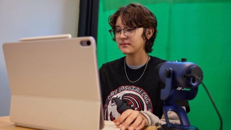 Apple soutient la préservation de la langue cherokee avec des technologies modernes