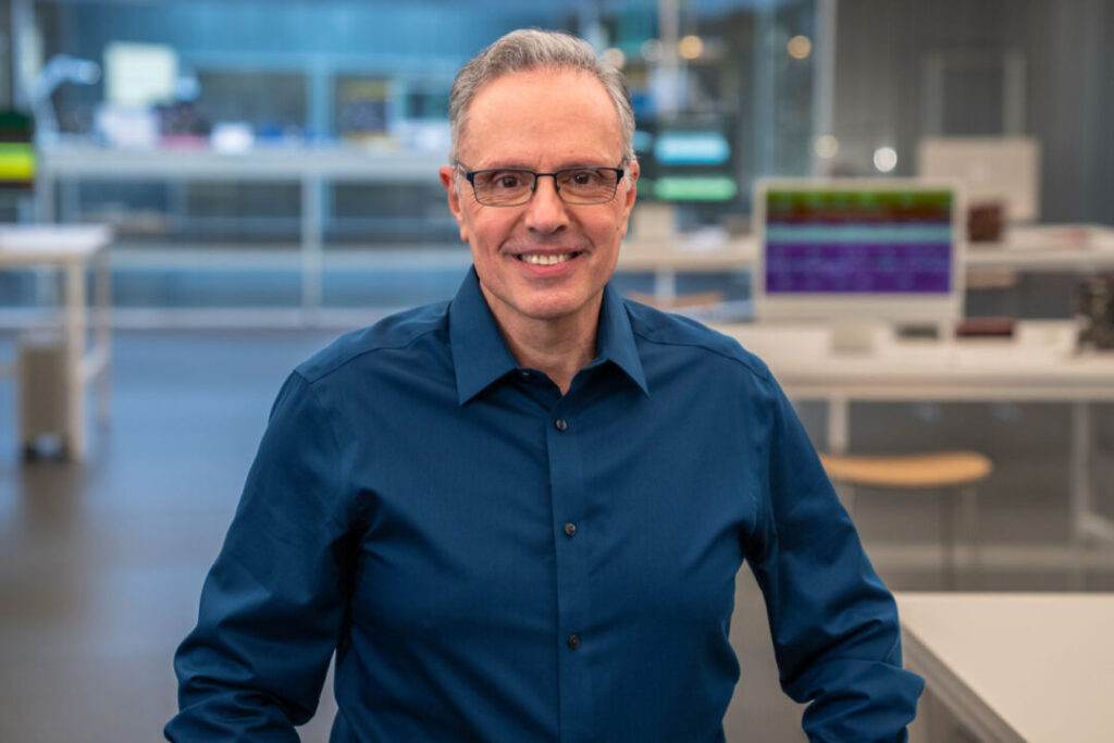 Apple restructure sa division matérielle sous johny srouji