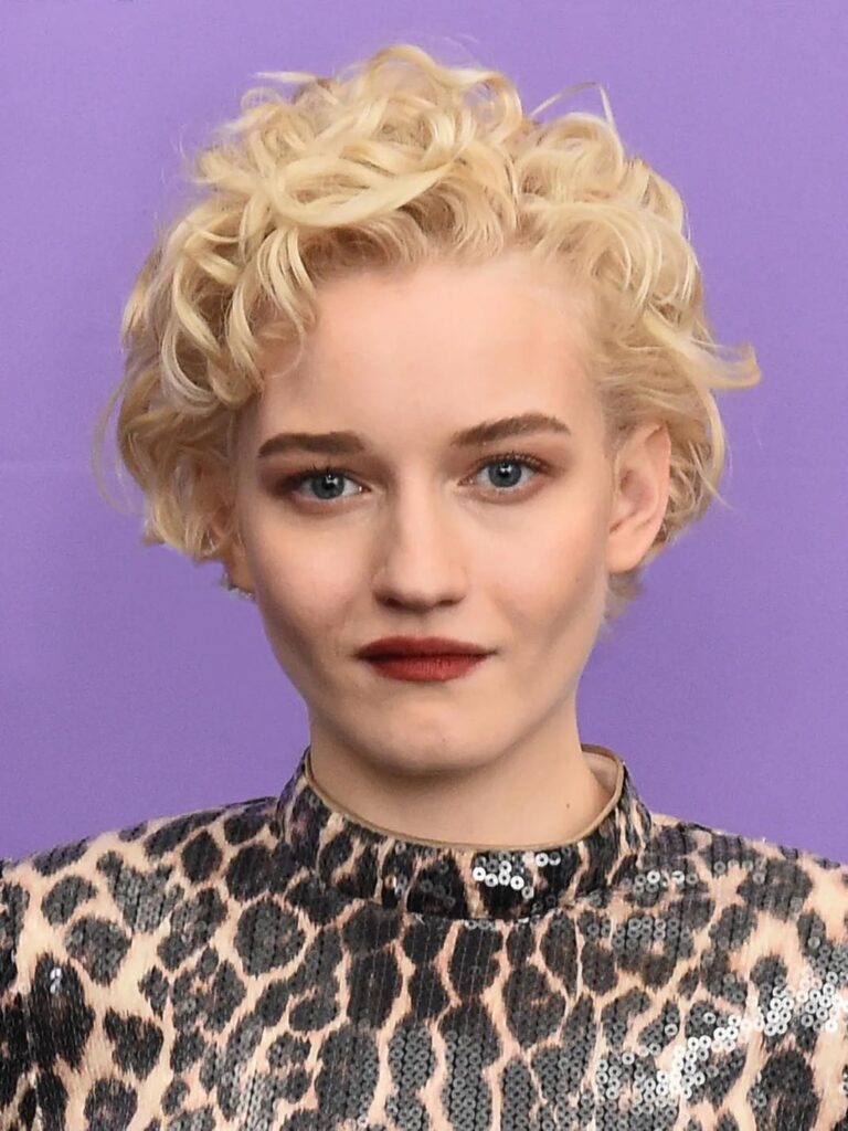 Apple tv lance guilty creatures avec julia garner