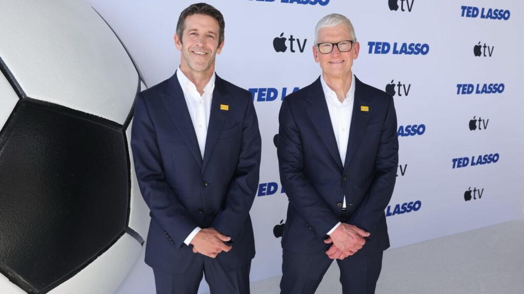 Tim Cook et John Ternus discutent de la transition chez Apple