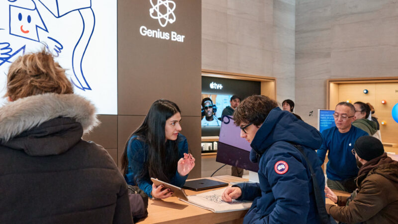 Apple teste une ia pour transcrire les échanges au genius bar