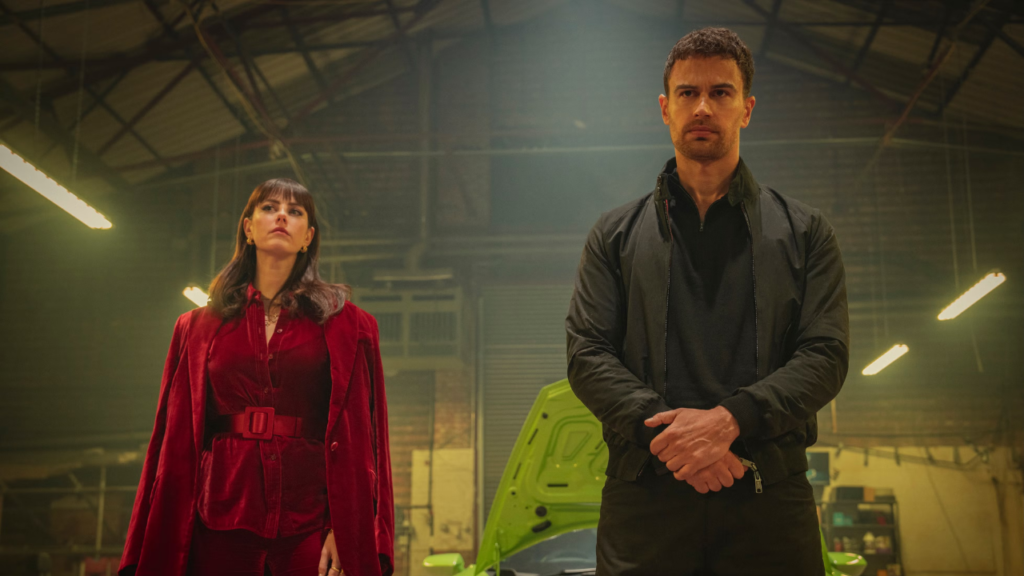 The gentlemen saison 2 : retour explosif de theo james et kaya scodelario