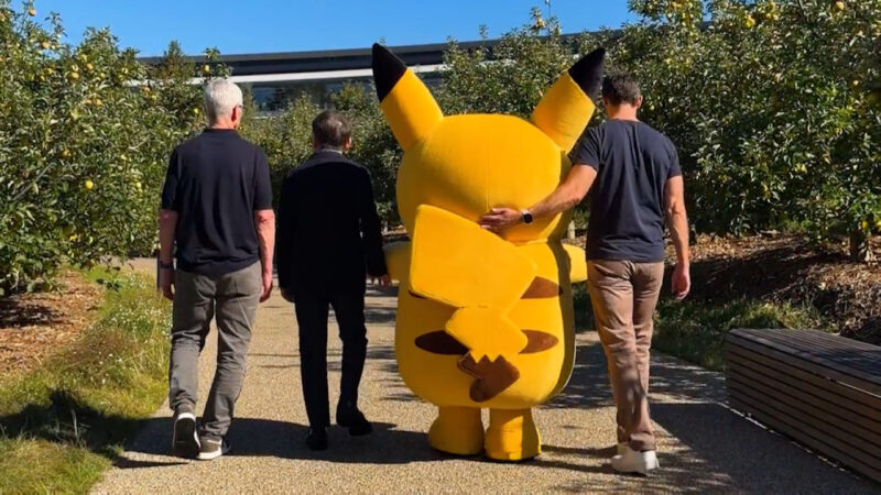 Pikachu en visite à l&rsquo;Apple Park avec Tim Cook