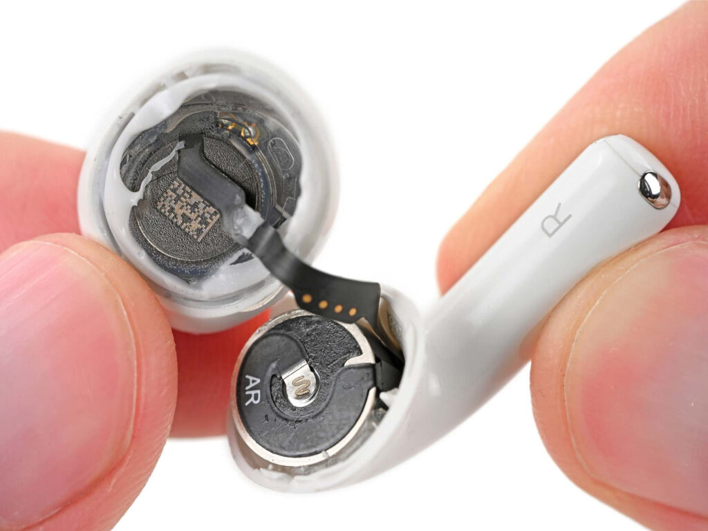 Les airpods 5 améliorent leur réparabilité avec une batterie remplaçable Les airpods 5 améliorent leur réparabilité avec une batterie remplaçable