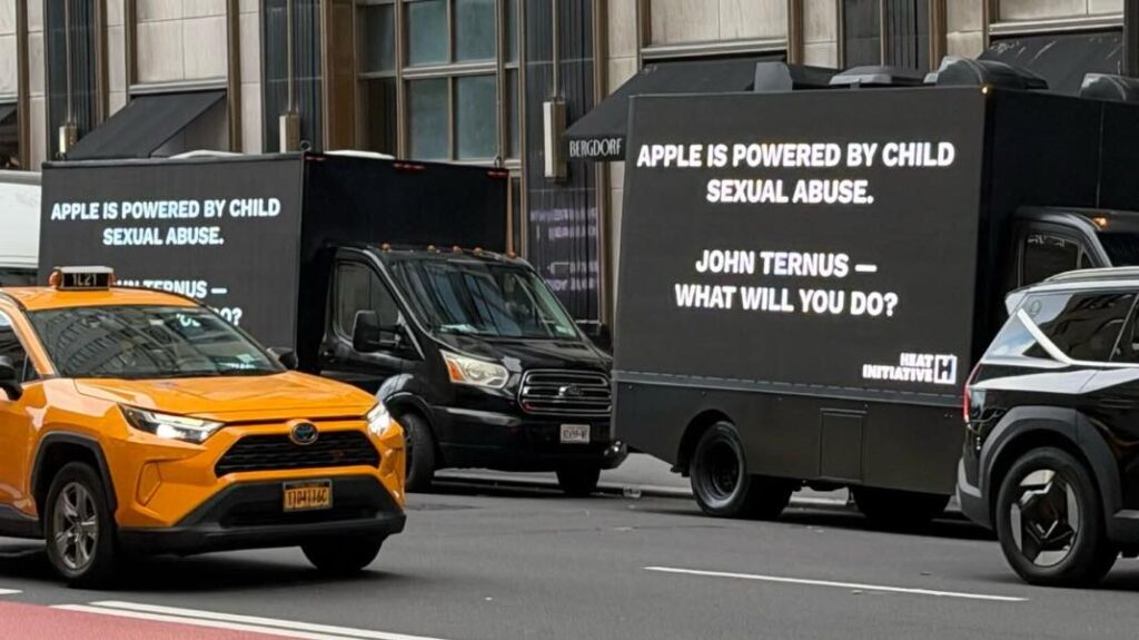Mobilisation à new york contre apple lors du lancement de l'iphone 18 pro