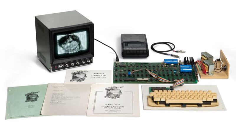 Mise aux enchères d&rsquo;un apple-1 historique signé par steve jobs