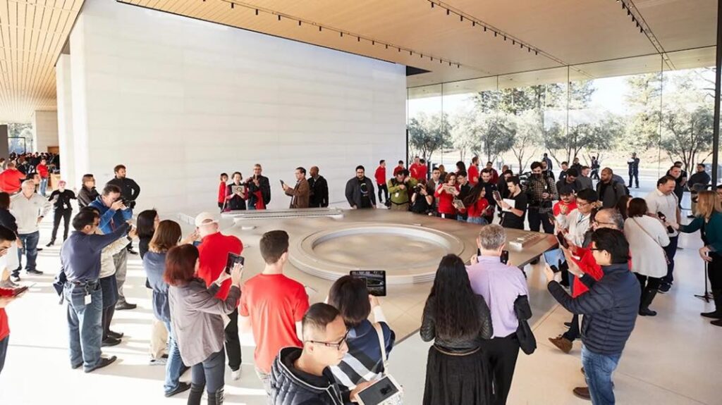 Apple ferme sa maquette ar d'apple park dans son visitor center