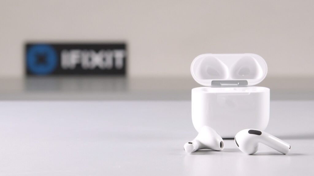 Les airpods 5 améliorent leur réparabilité avec une batterie remplaçable Les airpods 5 améliorent leur réparabilité avec une batterie remplaçable