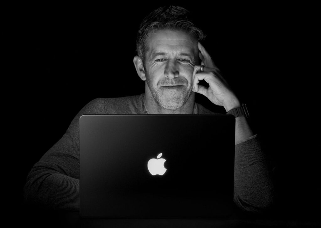 John Ternus, nouveau patron d'Apple, centrera l'innovation sur les produits John Ternus, nouveau patron d'Apple, centrera l'innovation sur les produits