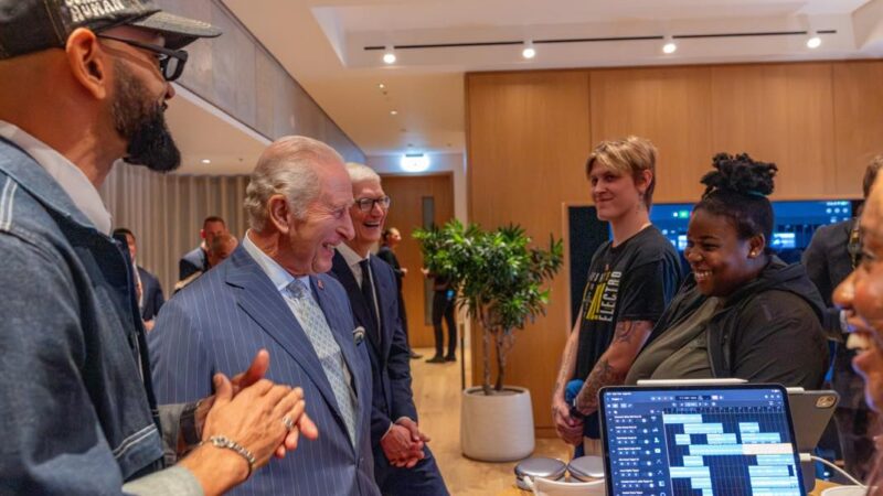 Apple lance des creative labs pour former les jeunes au numérique