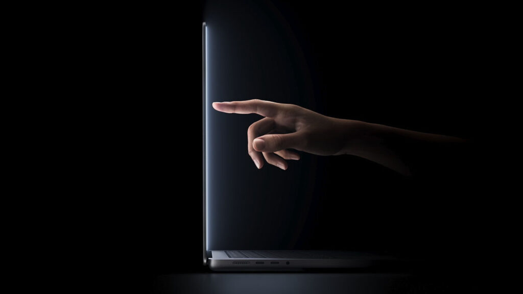 Apple lance son MacBook Pro avec écran OLED tactile Apple lance son MacBook Pro avec écran OLED tactile