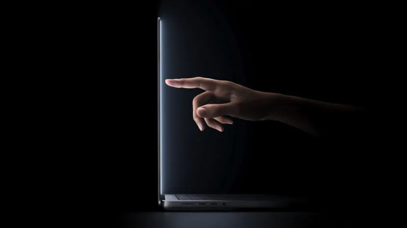 Apple lance son MacBook Pro avec écran OLED tactile