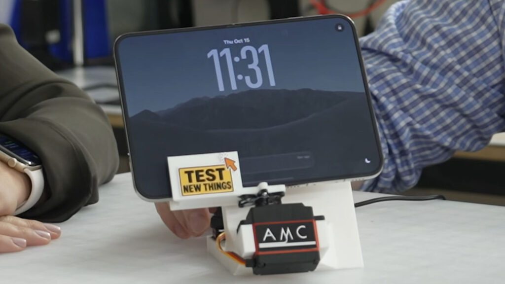 La charnière de l'iphone duo passe un test d'endurance réussi La charnière de l'iphone duo passe un test d'endurance réussi
