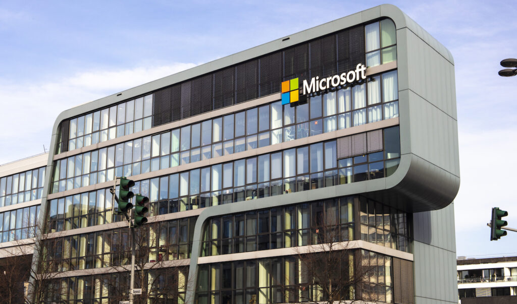 L'administration trump suspend le programme PERM pour microsoft et adobe