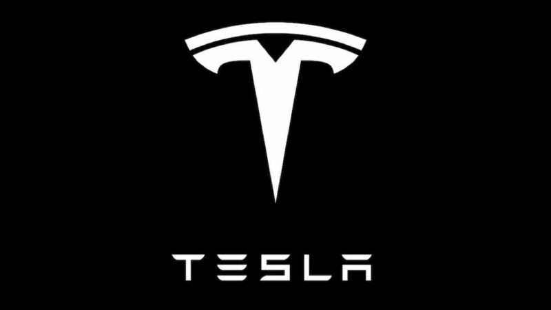 Tesla optimise son application mobile pour l&rsquo;iPhone Duo et les grands écrans