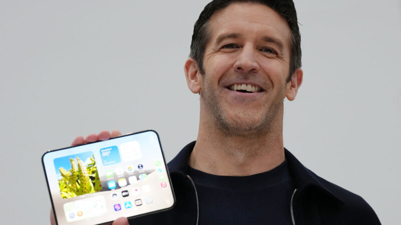 Apple présente l&rsquo;iphone duo face à la concurrence des smartphones pliables